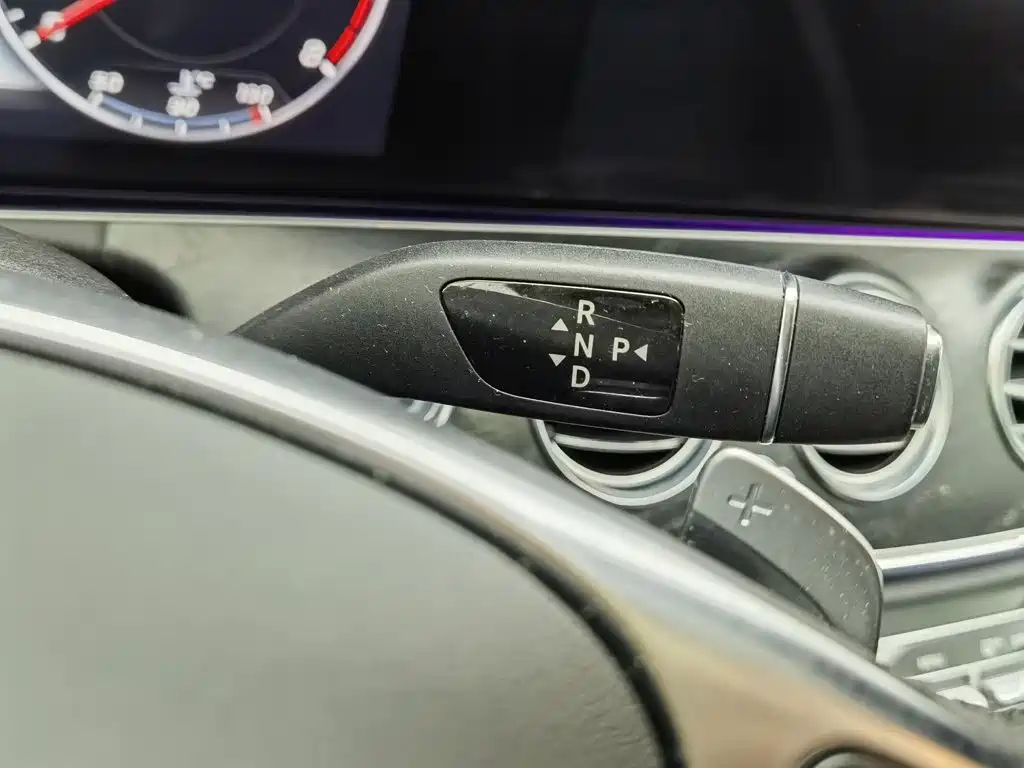 Mercedes-Benz E-Class — миниатюра 13