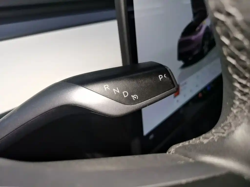 Tesla Model Y — миниатюра 14