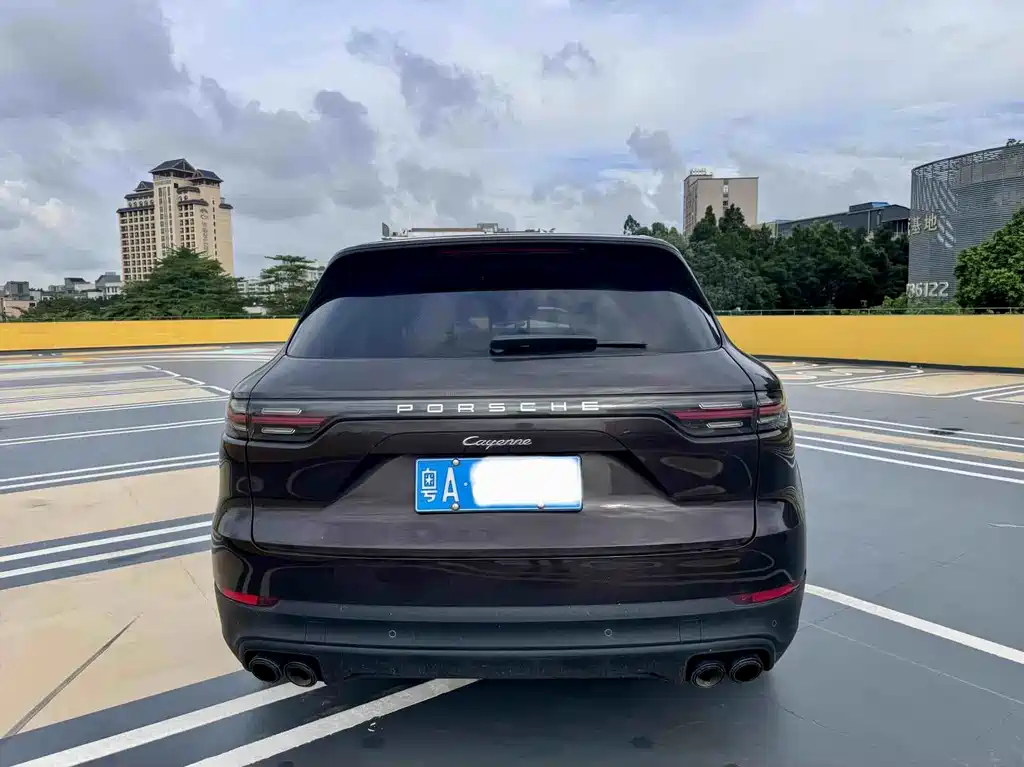 Porsche Cayenne — миниатюра 10