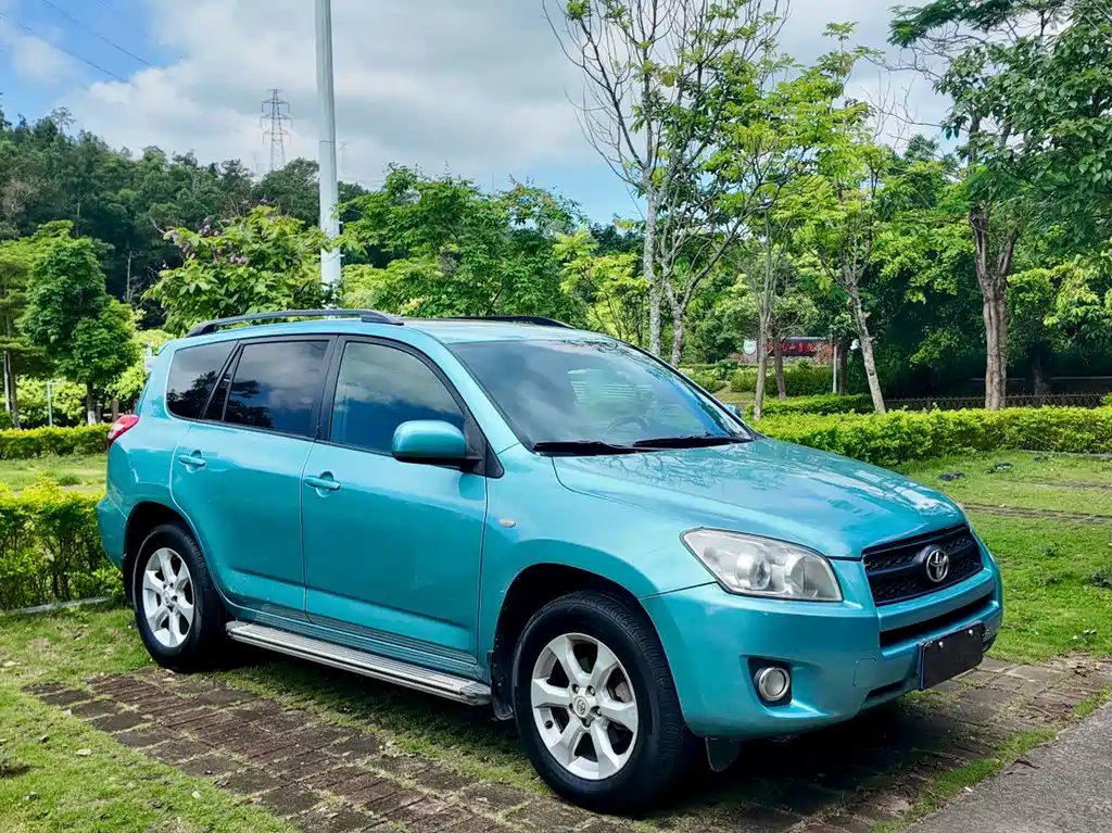 Toyota RAV4 — миниатюра 10