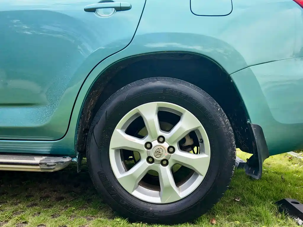 Toyota RAV4 — миниатюра 17