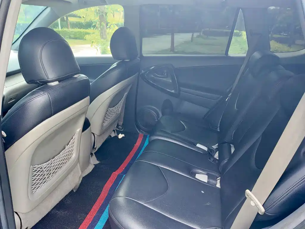 Toyota RAV4 — миниатюра 24
