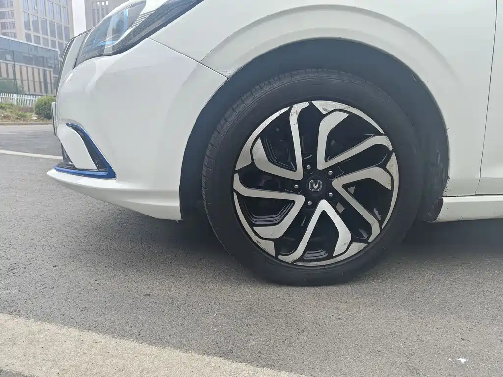 Changan Eado New Energy — миниатюра 9