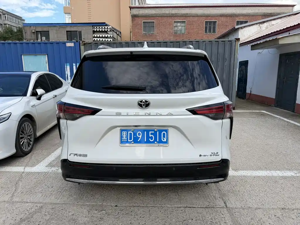 Toyota Sienna — миниатюра 5