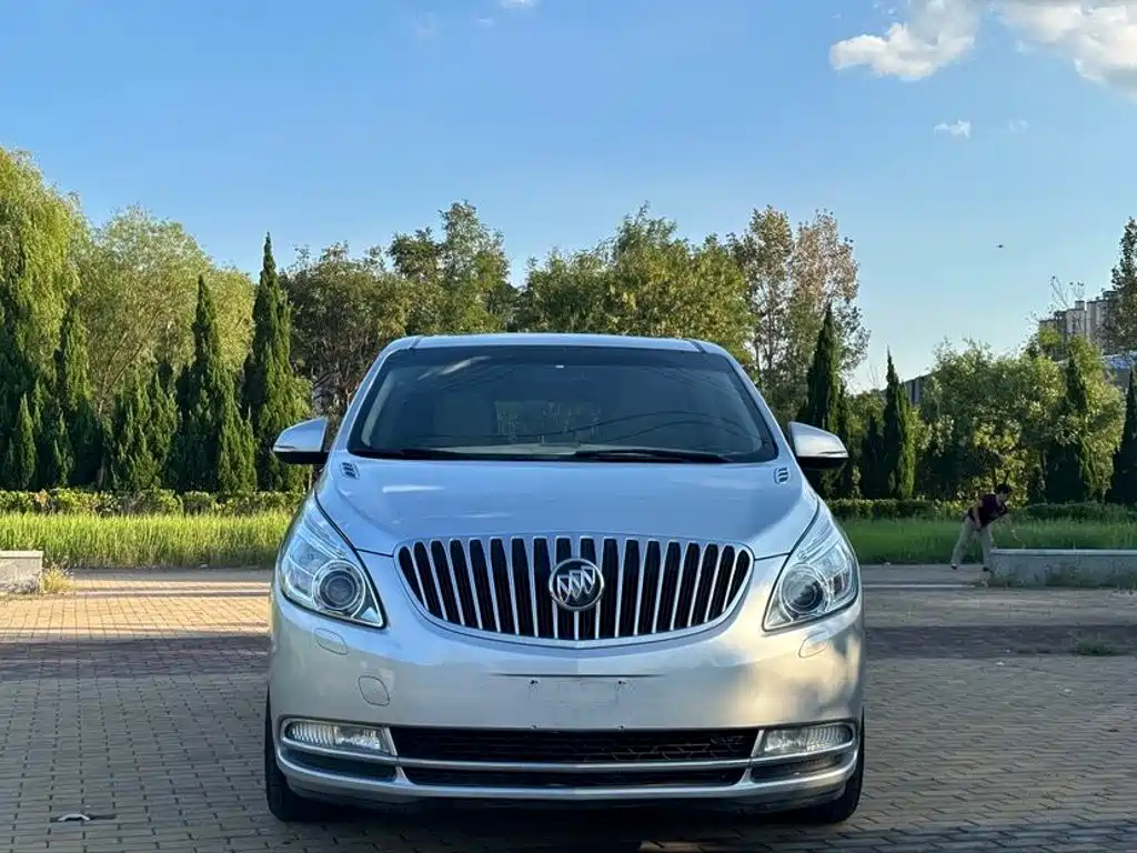 Buick GL8 — миниатюра 2