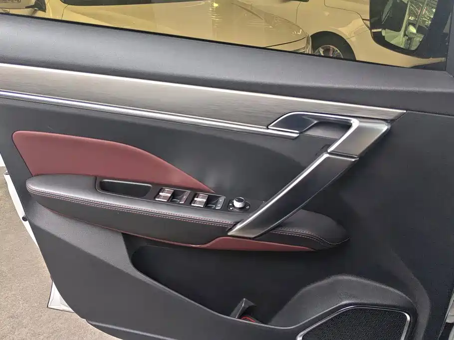 Geely Binyue — миниатюра 7
