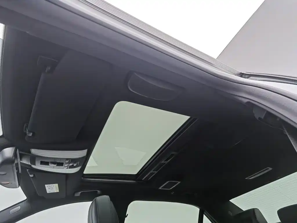 Mercedes-Benz E-Class — миниатюра 14