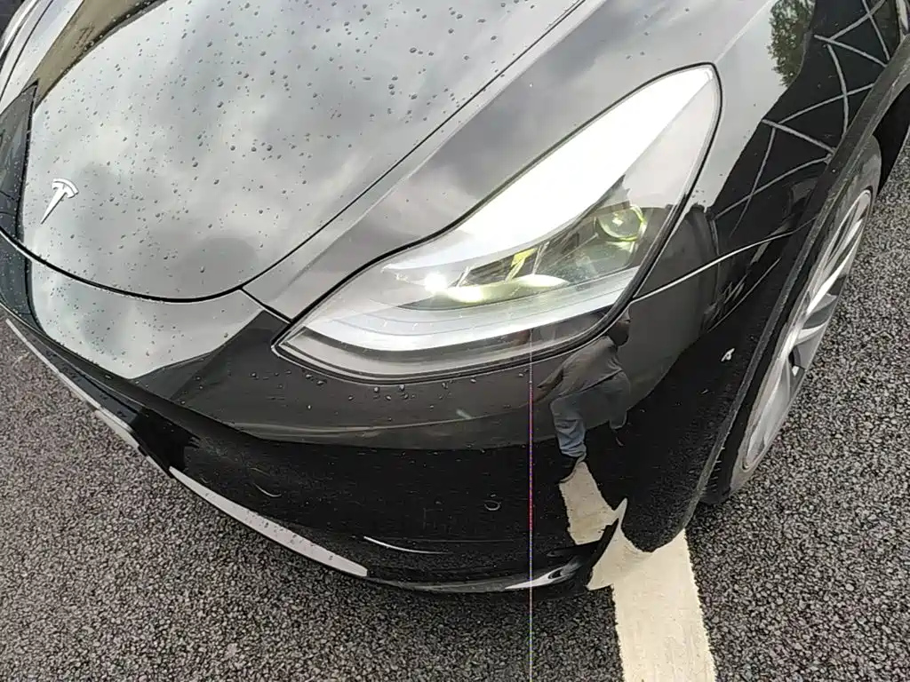 Tesla Model Y — миниатюра 24
