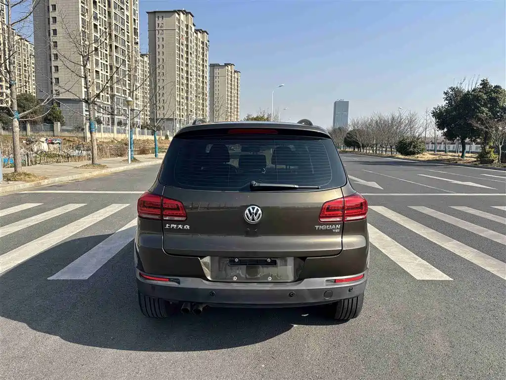 VOLKSWAGEN TIGUAN