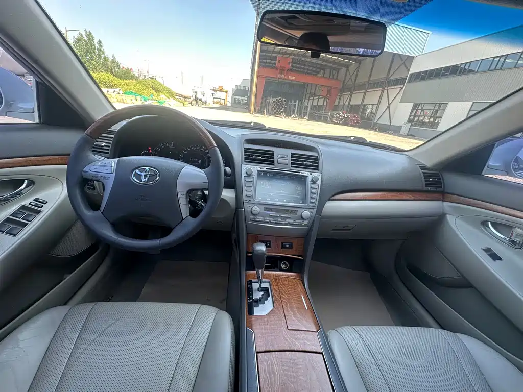 Toyota Camry — миниатюра 10