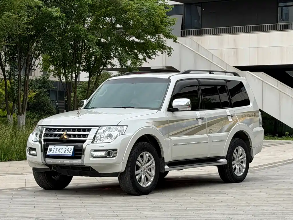 Mitsubishi Pajero (Import) 2018