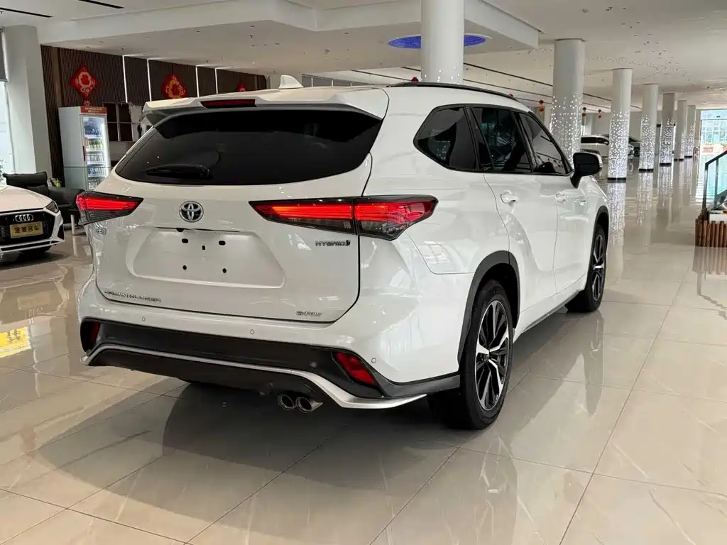 Toyota Crown Kluger — миниатюра 3