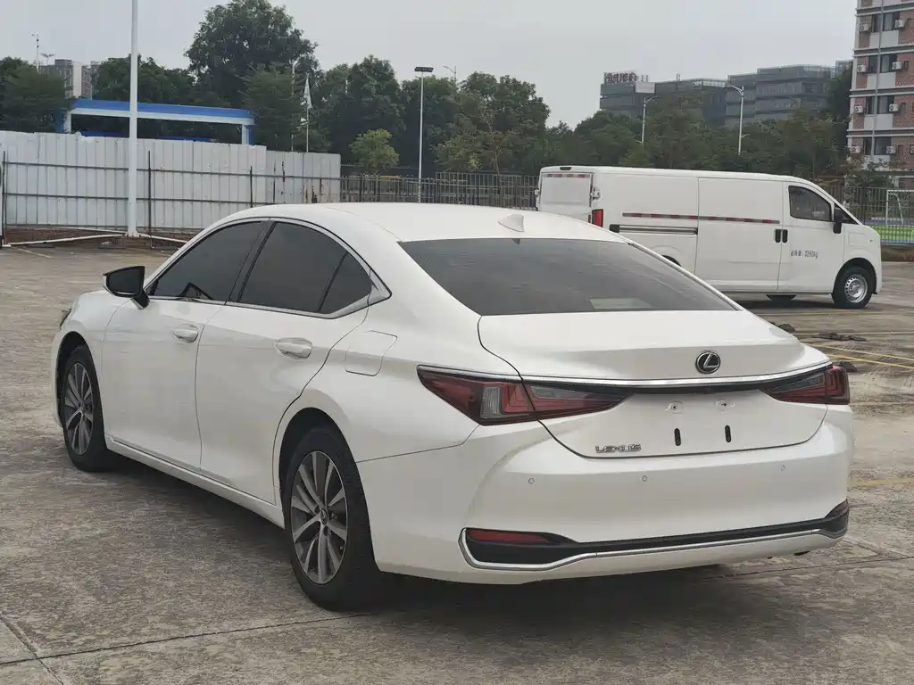 Lexus ES — миниатюра 5