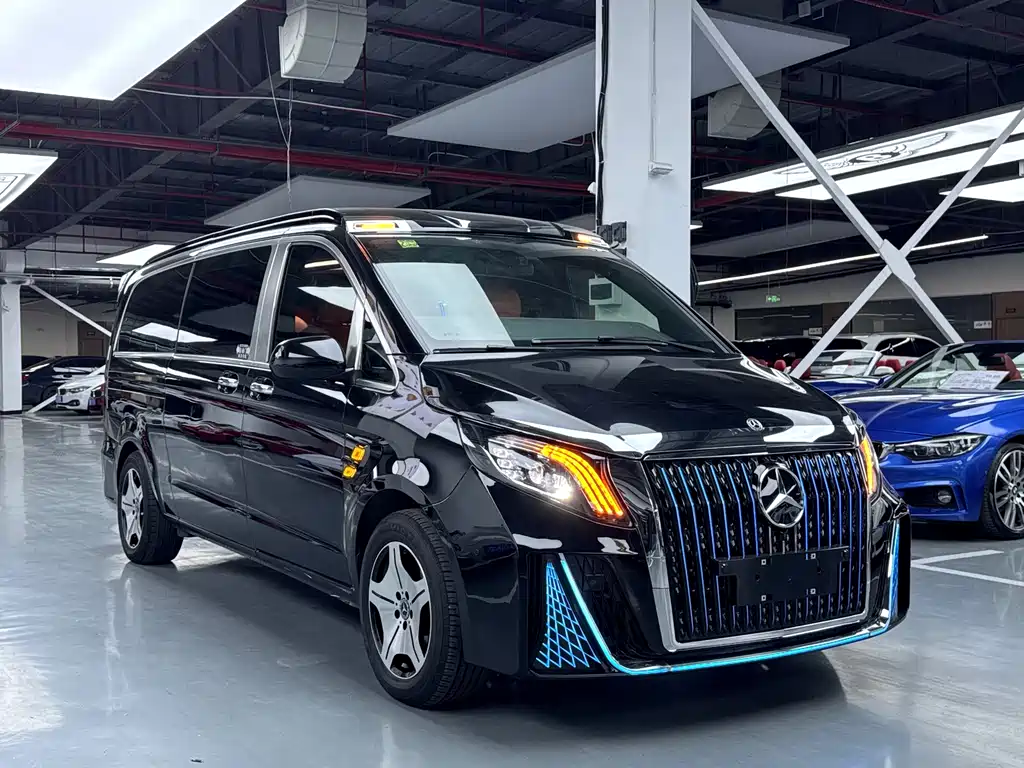 Mercedes-Benz Vito 2021 2.0T 7 мест
