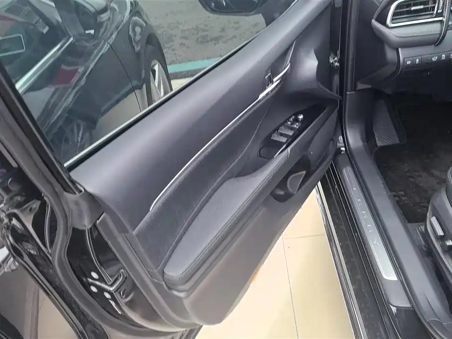 Toyota Camry 2023 2.0G Luxury