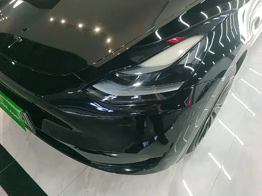 Tesla Model Y — миниатюра 24
