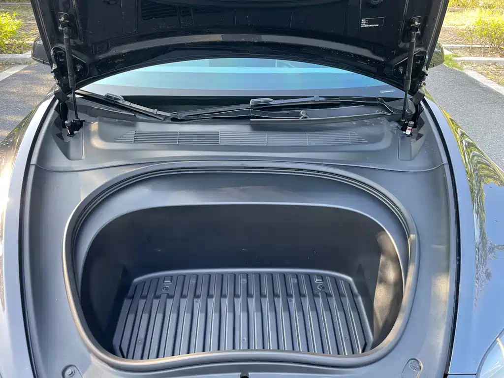 Tesla Model 3 — миниатюра 12