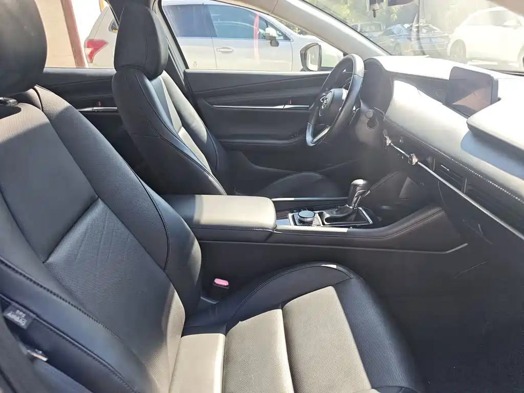 Mazda 3 Axela — миниатюра 8