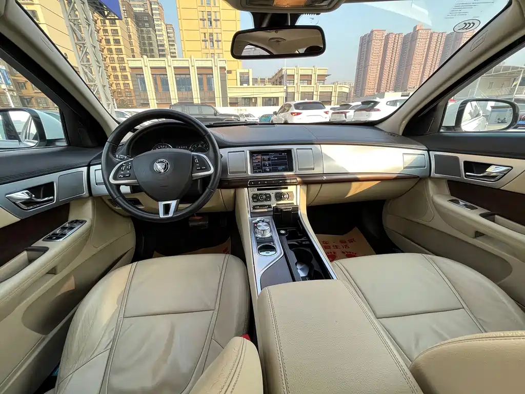 Jaguar XF — миниатюра 9