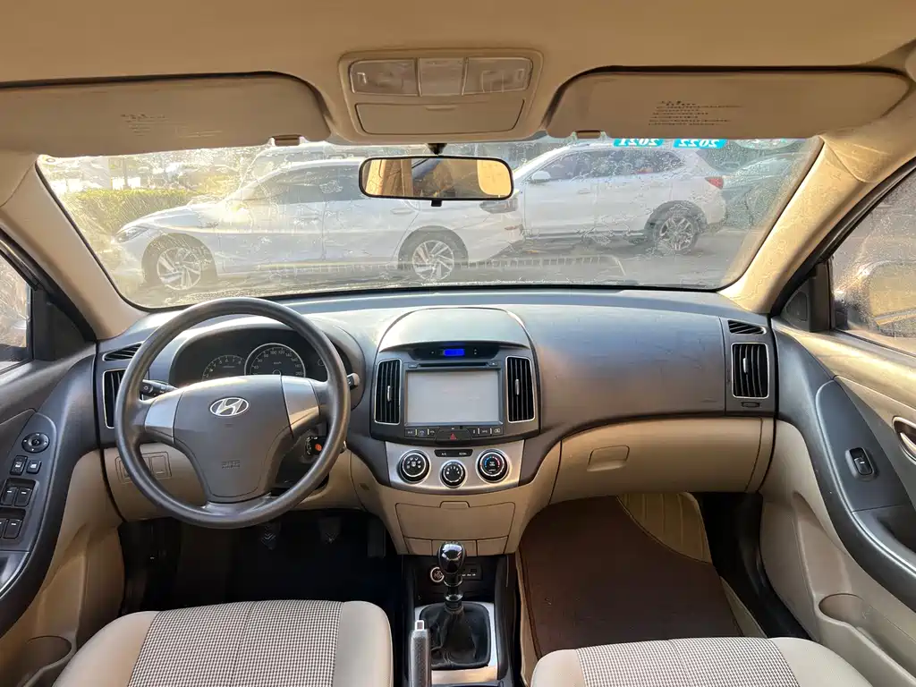 Hyundai Elantra — миниатюра 6