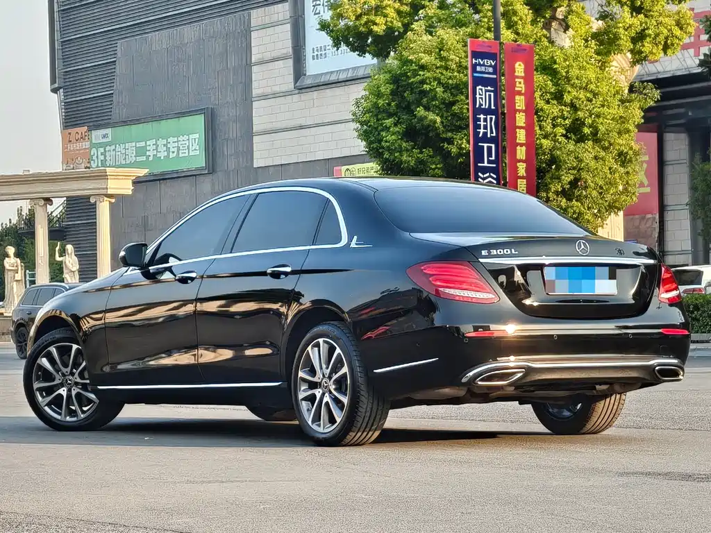 Mercedes-Benz E-Class — миниатюра 4