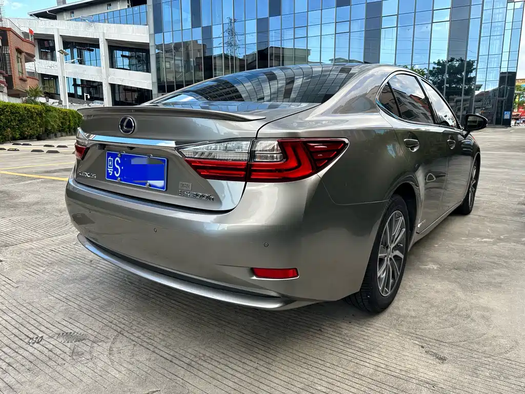 Lexus ES — миниатюра 4