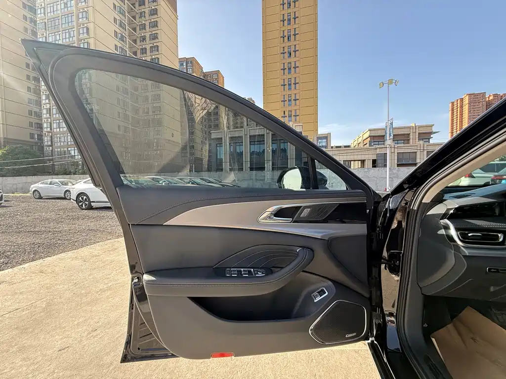 Hongqi Hongqi H5 — миниатюра 14