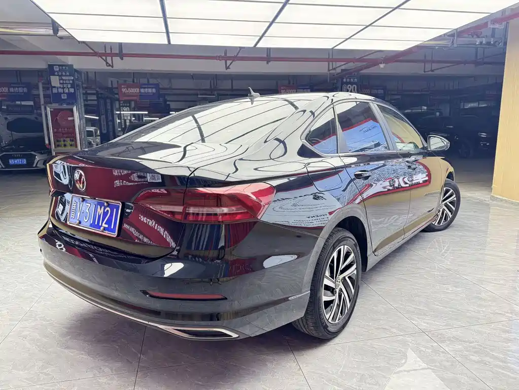 Volkswagen Lavida — миниатюра 5