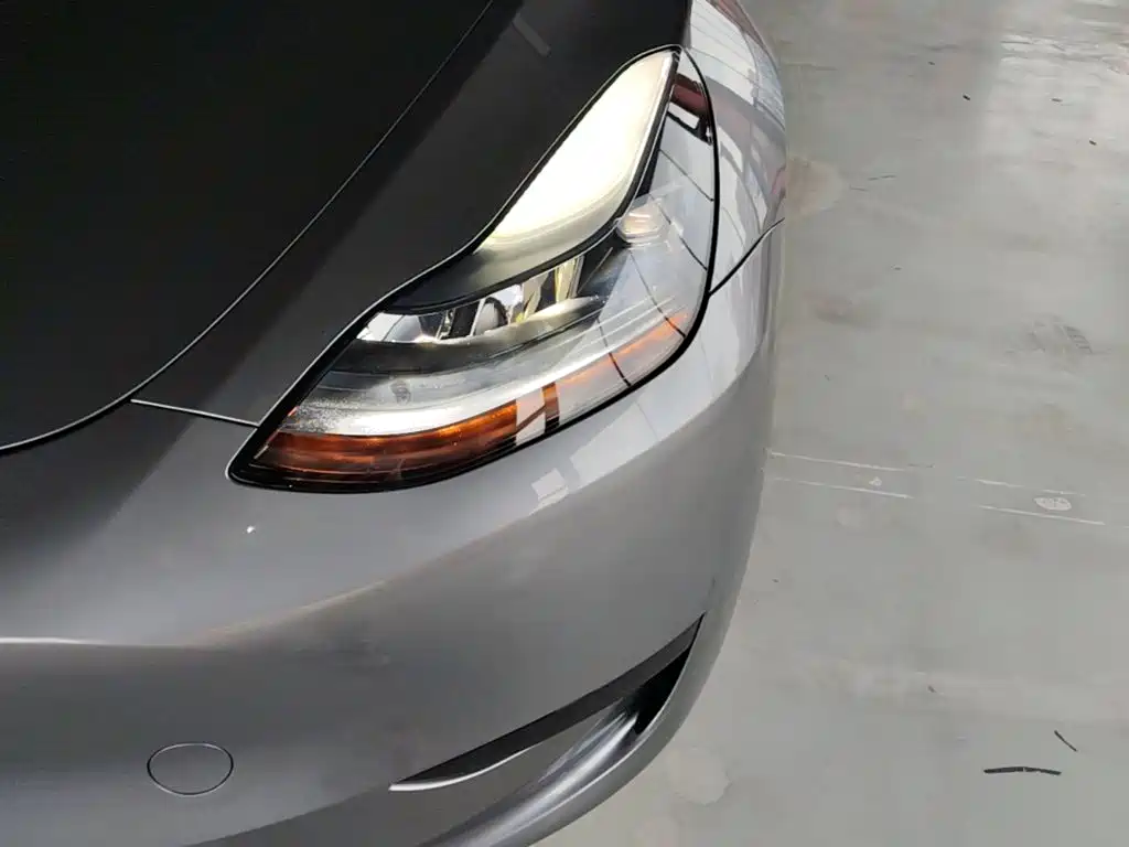 Tesla Model Y — миниатюра 24