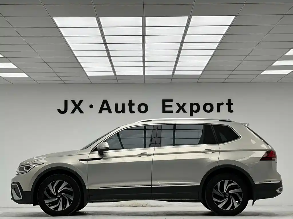 Volkswagen Tiguan L — миниатюра 20