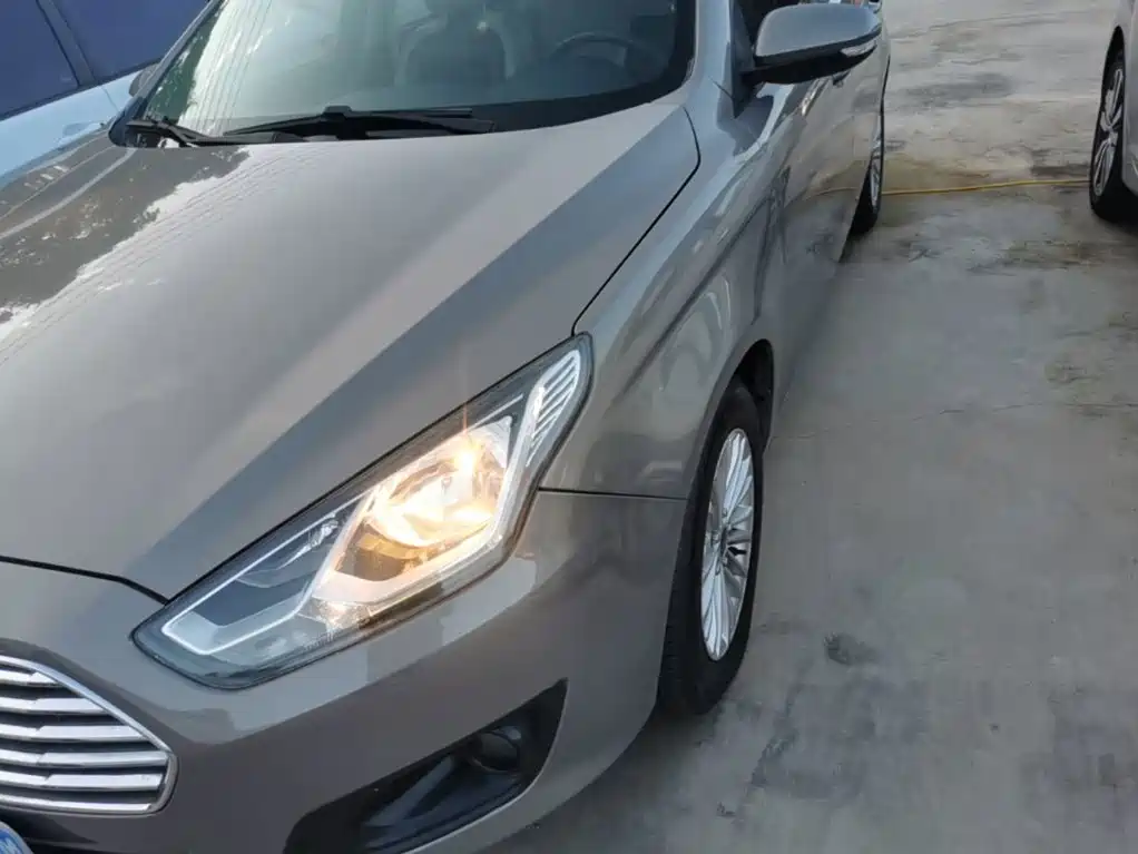 Ford Escort — миниатюра 24