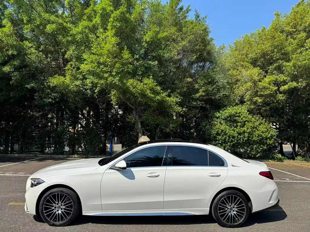 Mercedes-Benz C-Class — миниатюра 11