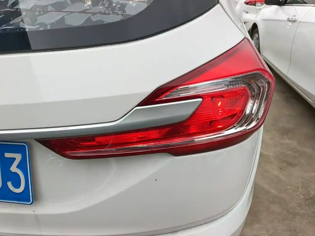 Baojun 310W — миниатюра 8
