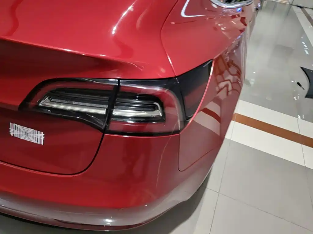 Tesla Model 3 — миниатюра 8