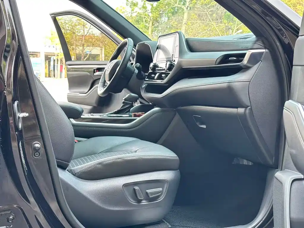 Toyota Crown Kluger — миниатюра 7