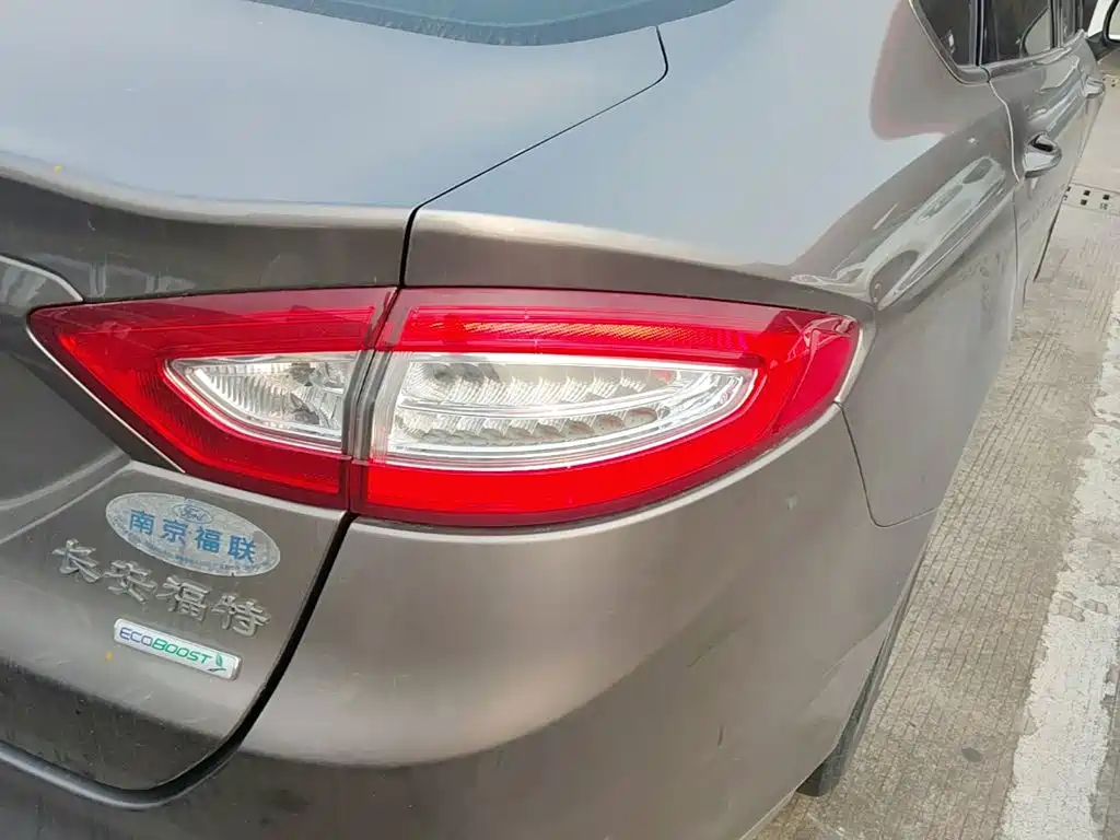Ford Mondeo — миниатюра 8