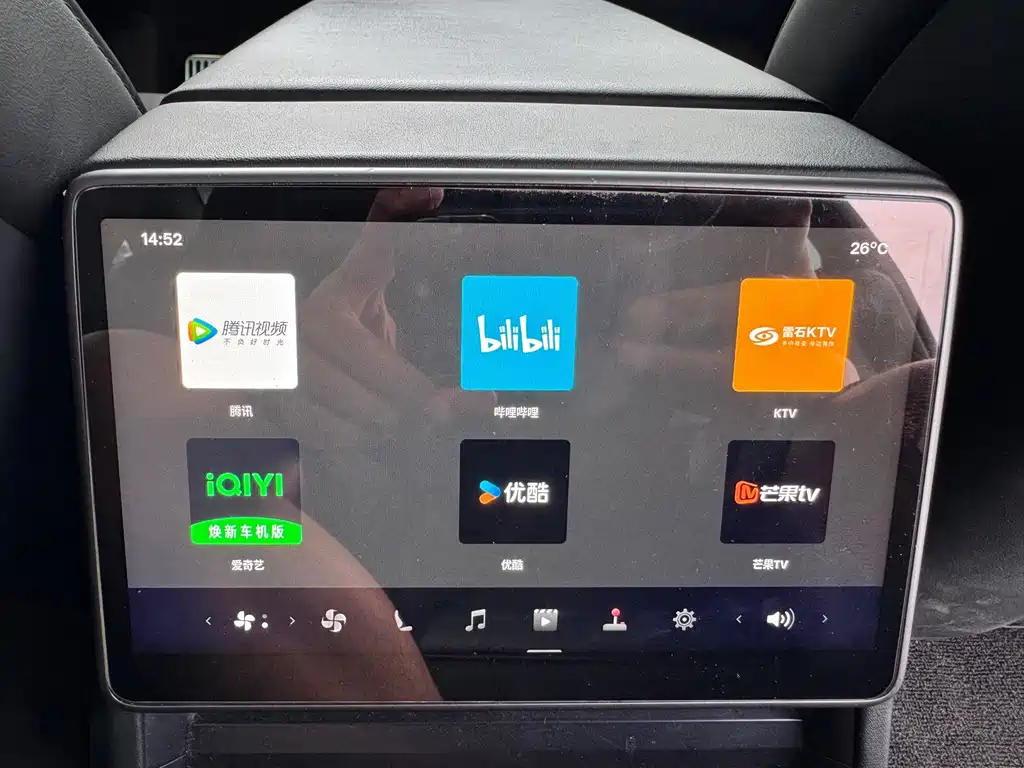 Tesla Model 3 — миниатюра 13