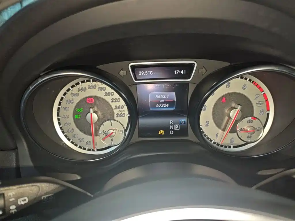 Mercedes-Benz GLA — миниатюра 12