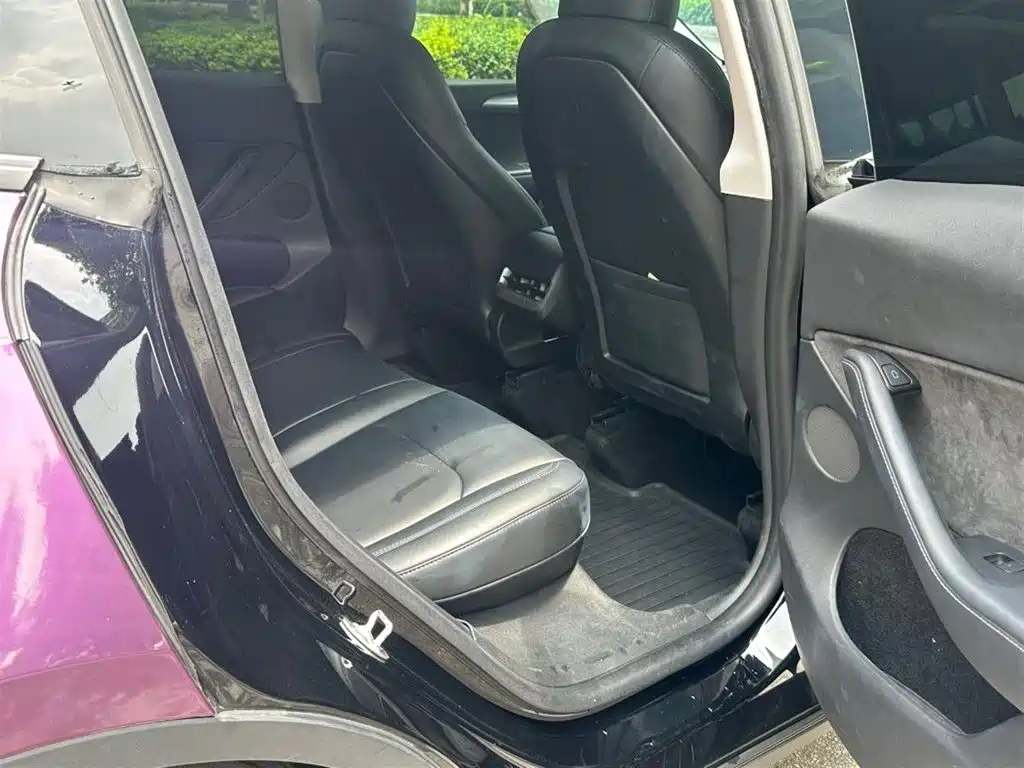 Tesla Model Y — миниатюра 13