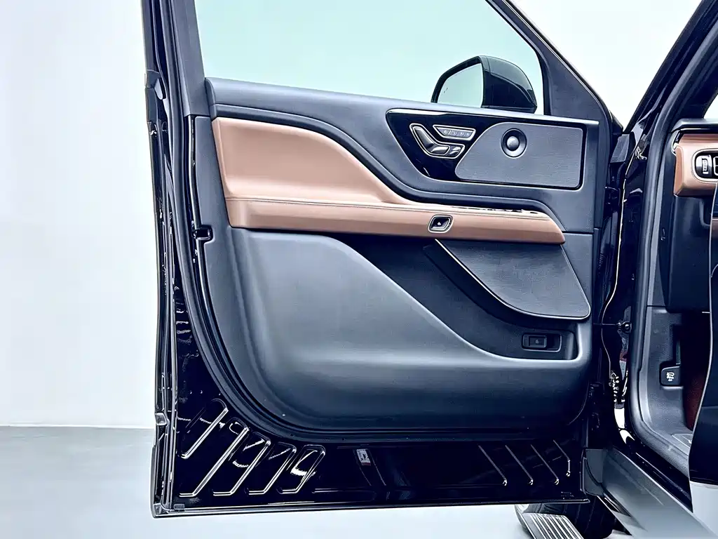 Lincoln Aviator — миниатюра 7