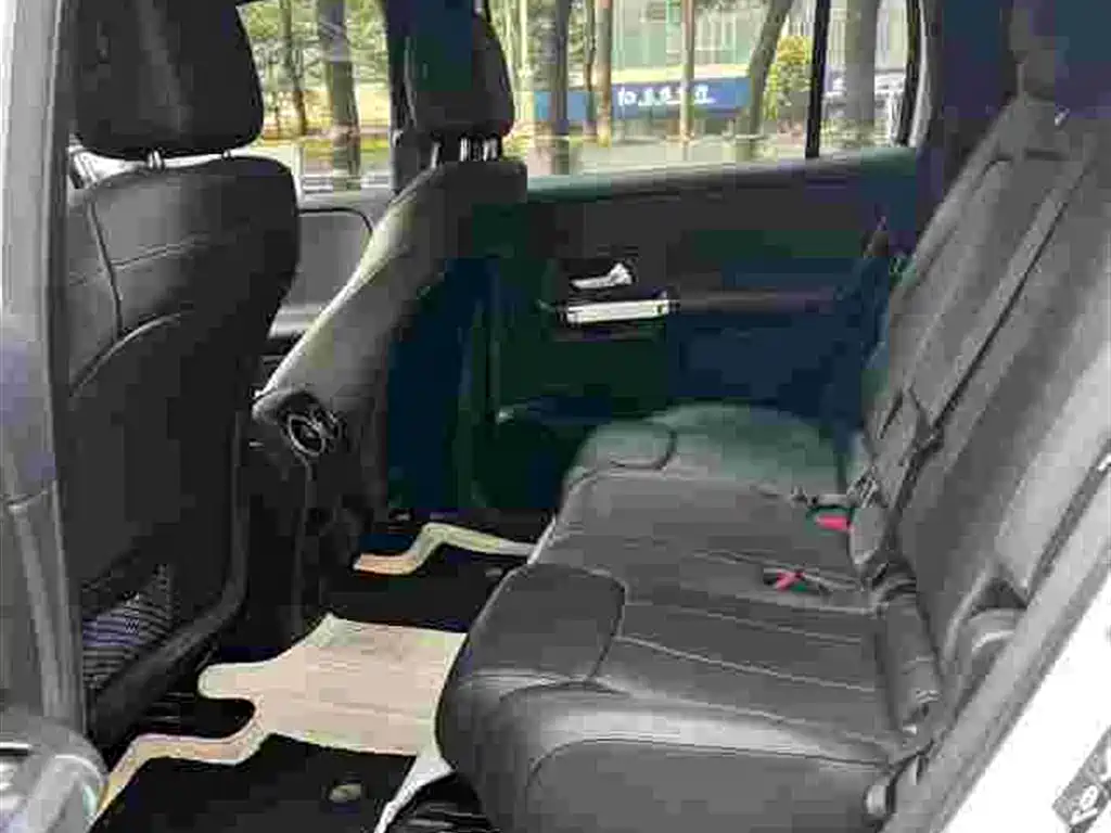 Mercedes-Benz GLB — миниатюра 8