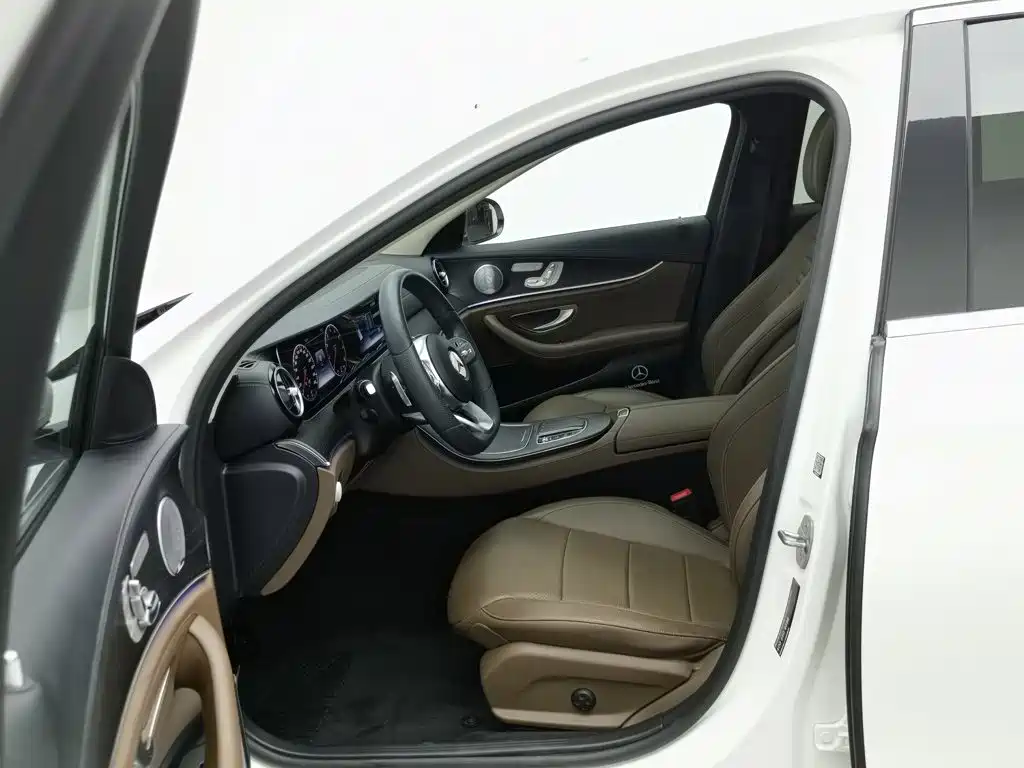 Mercedes-Benz E-Class — миниатюра 10