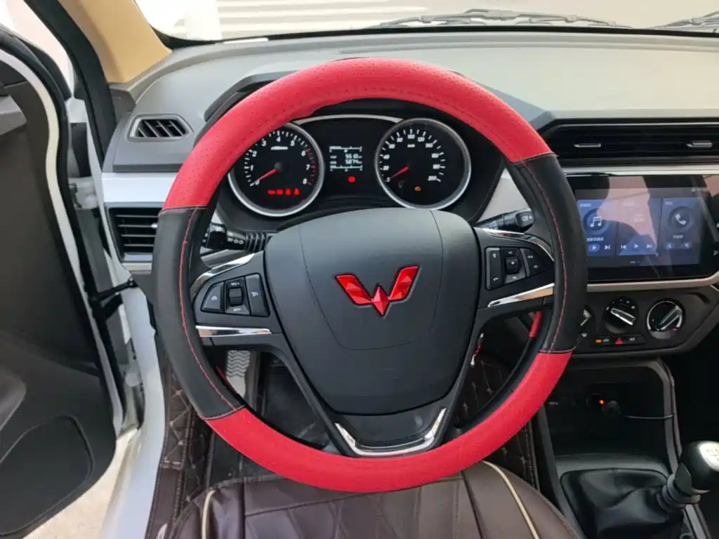 Wuling Hongguang — миниатюра 11