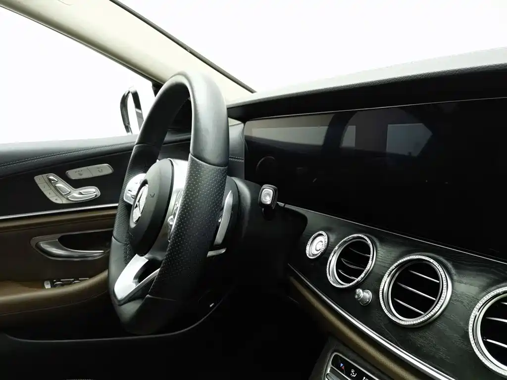 Mercedes-Benz E-Class — миниатюра 22