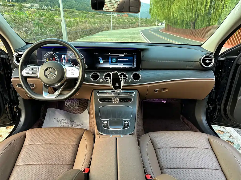 Mercedes-Benz E-Class — миниатюра 12