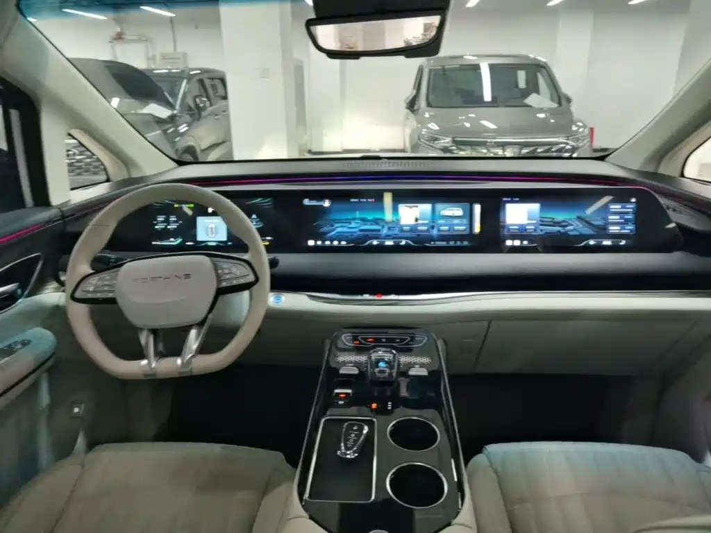 Dongfeng V9 2024 1.5TD 200km Luxury
