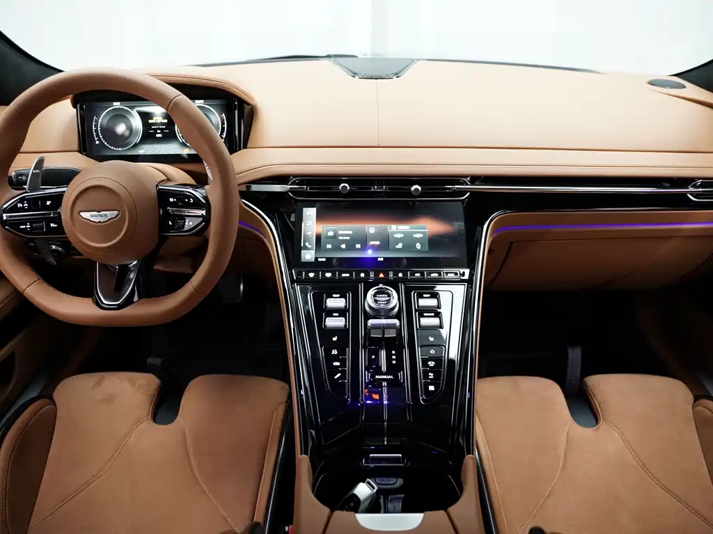 Aston Martin DB12 — миниатюра 6