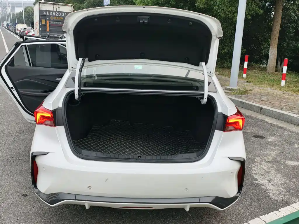 Buick Verano — миниатюра 12
