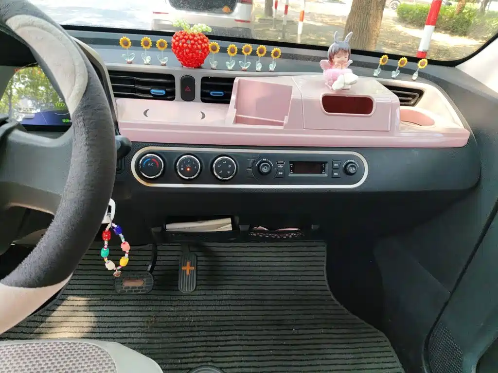 Wuling MINIEV — миниатюра 9