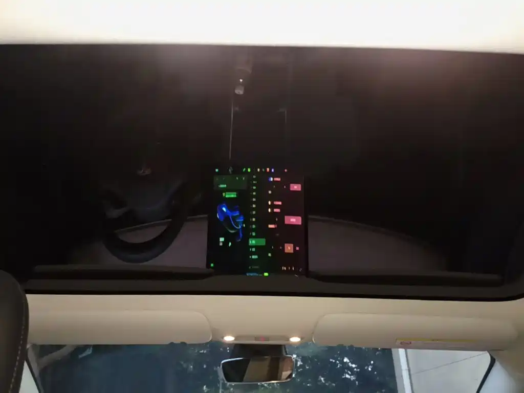 Tesla Model 3 — миниатюра 18